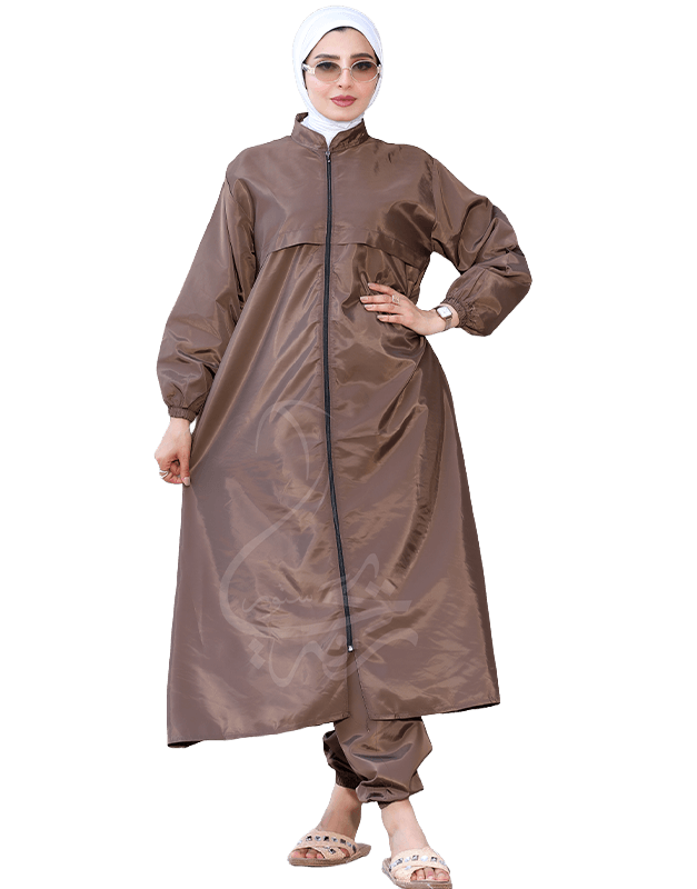 مايو سباحة محتشم
